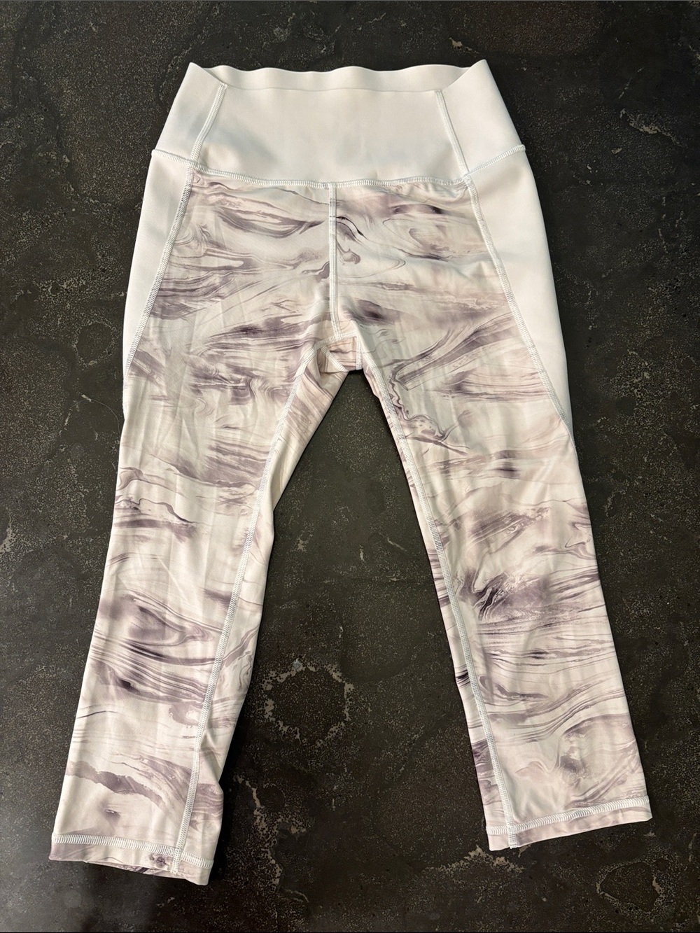 GapFit Sculpt Compression Capri Leggings Marble Print Cream Gray Women's Medium